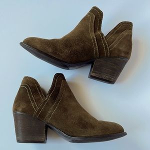 Steve Madden Aliee leather booties olive green- size 6